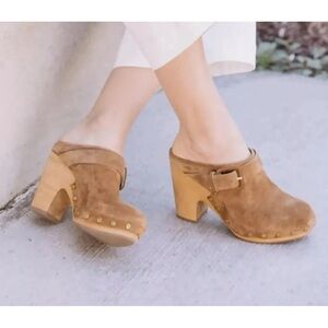 Veronica Beard Dacey Suede Mule Clogs Studded Wooden Heel 4”H Sand Tan Size 7